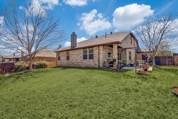 a view of a house with a back yard