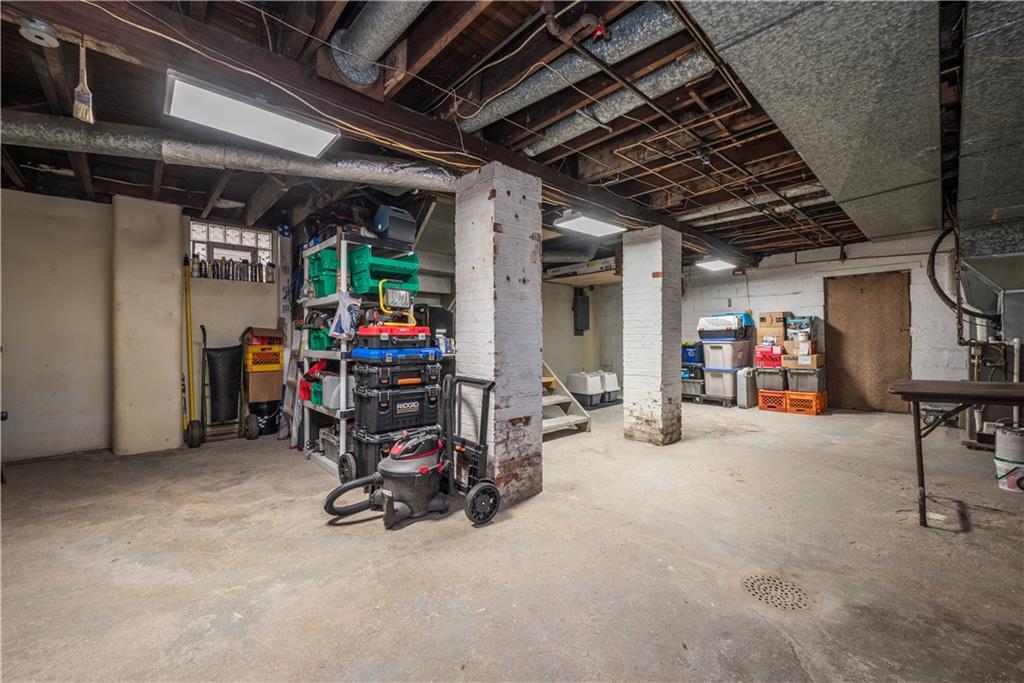 2716 Castlegate Avenue Pittsburgh, PA 15226 - Photo 46 of 50