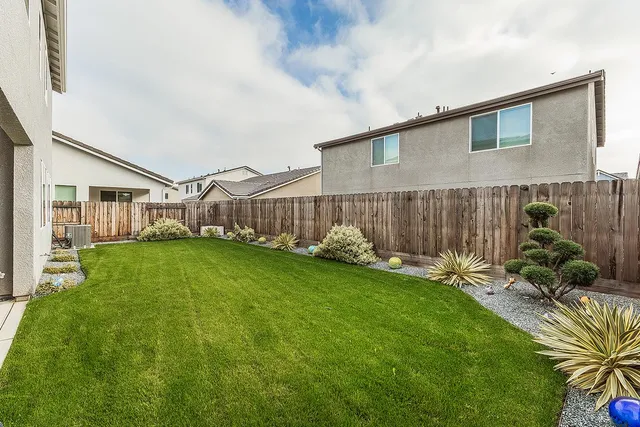 a view of an house with backyard porch and garden
