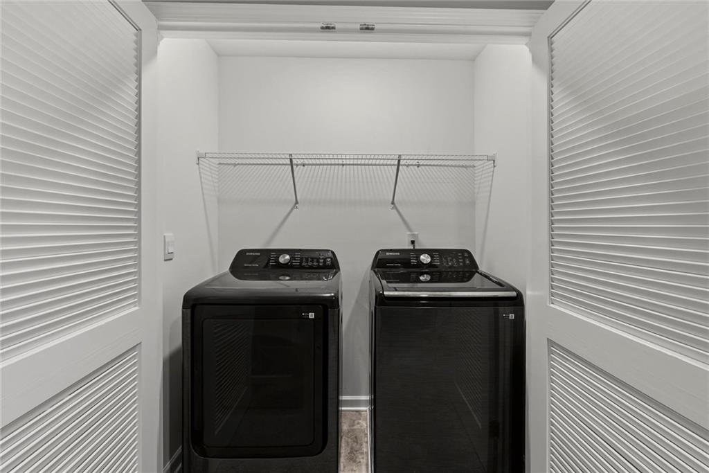 2650 Axel Ridge Decatur, GA 30034 - Photo 20 of 29 a kitchen with a stove and a refrigerator