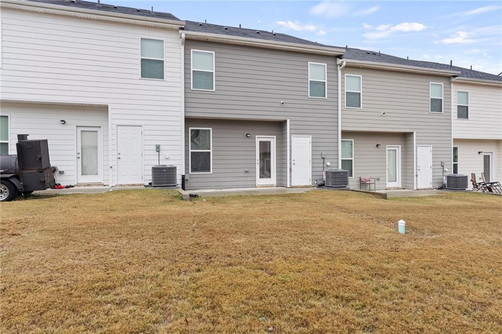 2650 Axel Ridge Decatur, GA 30034 - Photo 27 of 29 a view of a house with swimming pool