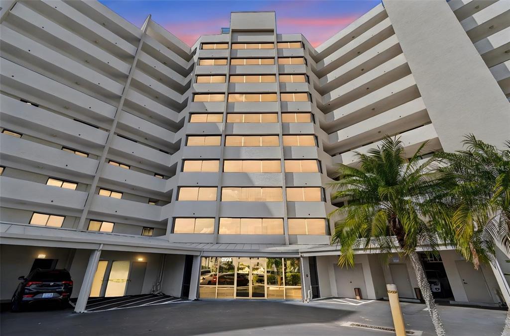 6035 Sea Ranch Drive, Unit 902 Hudson, FL 34667 - Photo 31 of 32 a front view of a building