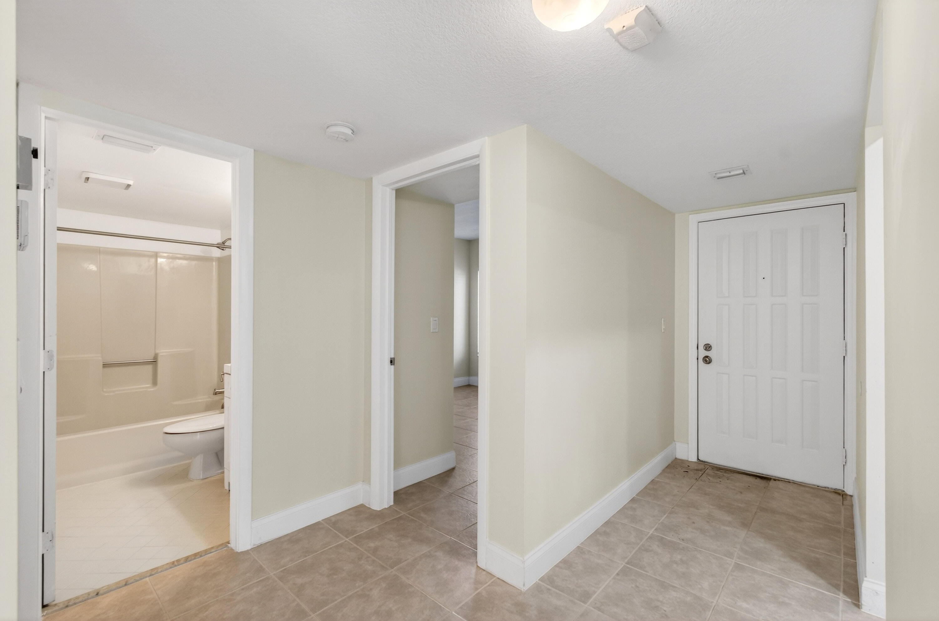 351 Club Circle, Unit 101 Boca Raton, FL 33487 - Photo 11 of 55 11-print-DSC_8783