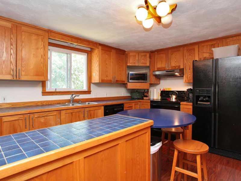 3 Carriage Hill Road Cape Elizabeth, ME 04107 - Photo 12 of 25 Kitchen.