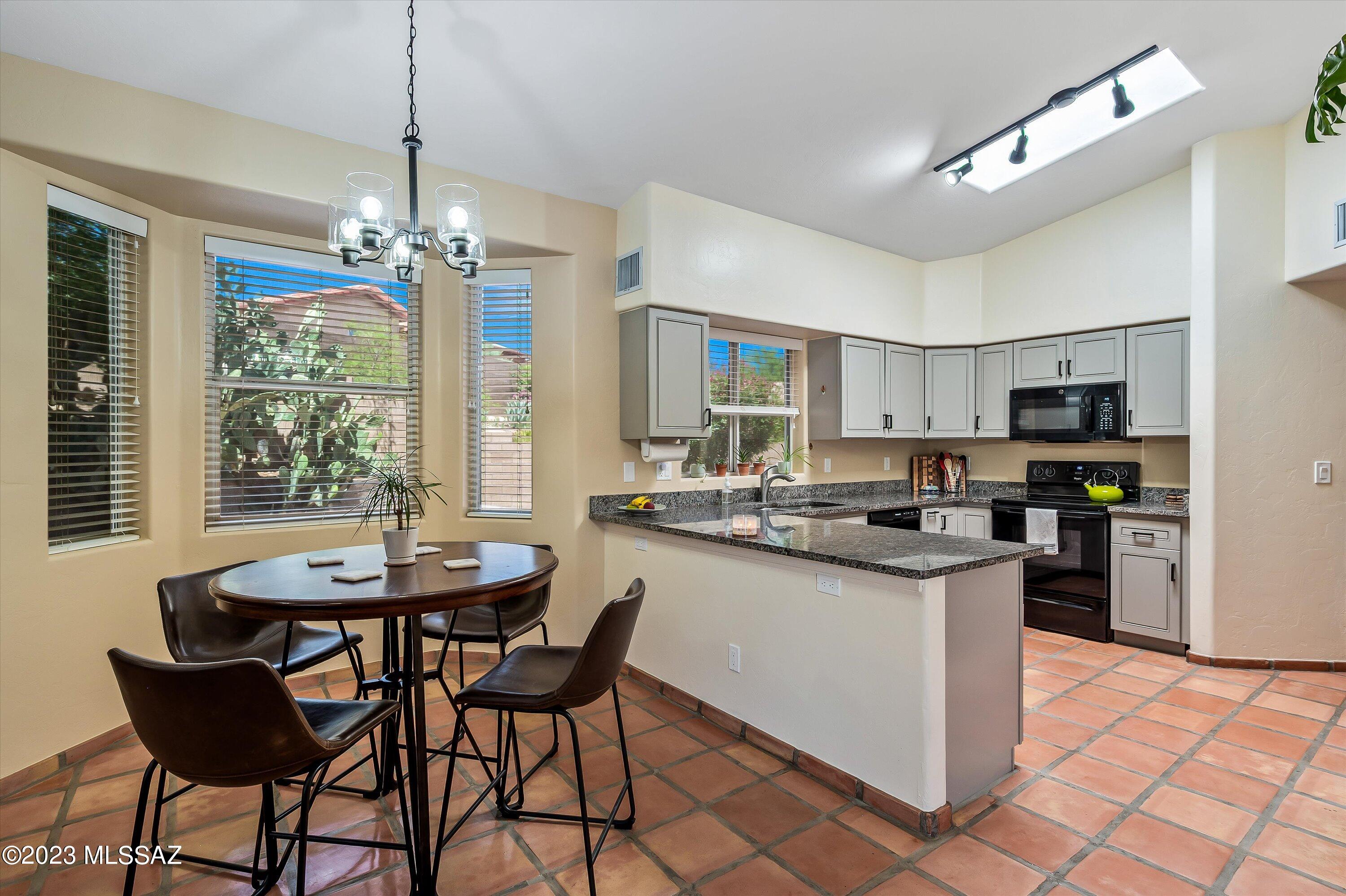 412 Ajax Peak Road Oro Valley, AZ 85737 - Photo 11 of 36