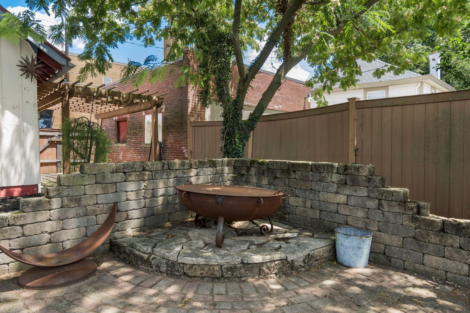 1412 Bryden Road Columbus, OH 43205 - Photo 81 of 87 Back sitting area 3