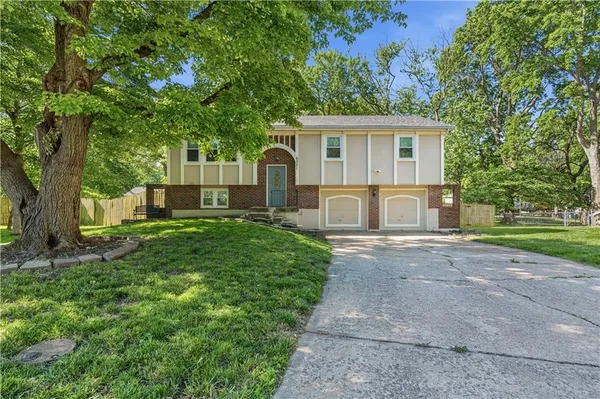 $350,000 | 6221 Albervan Street, Shawnee, KS 66216
