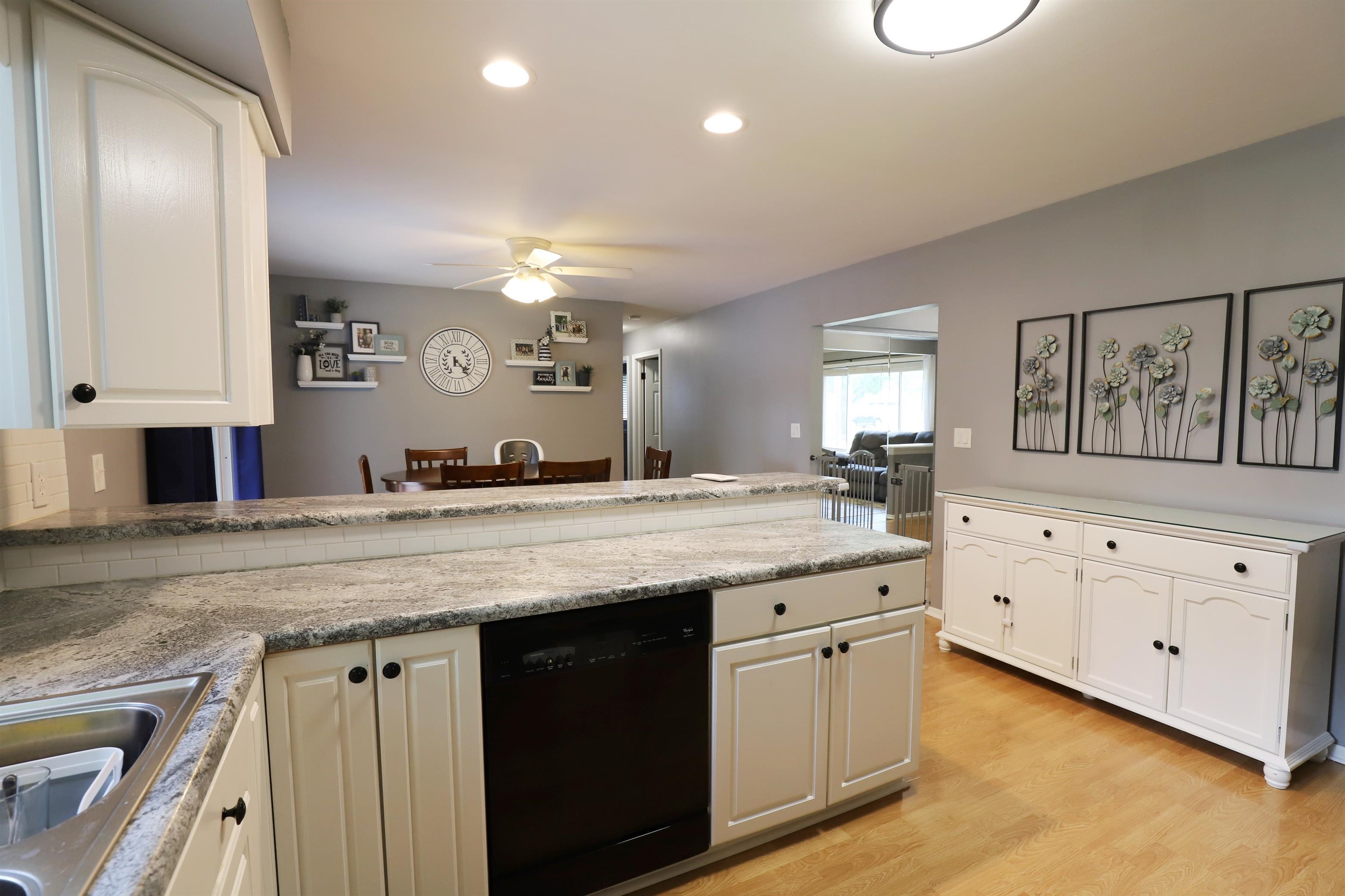 1029 Springview Drive Flushing, MI 48433 - Photo 13 of 34 50121520-12.JPG