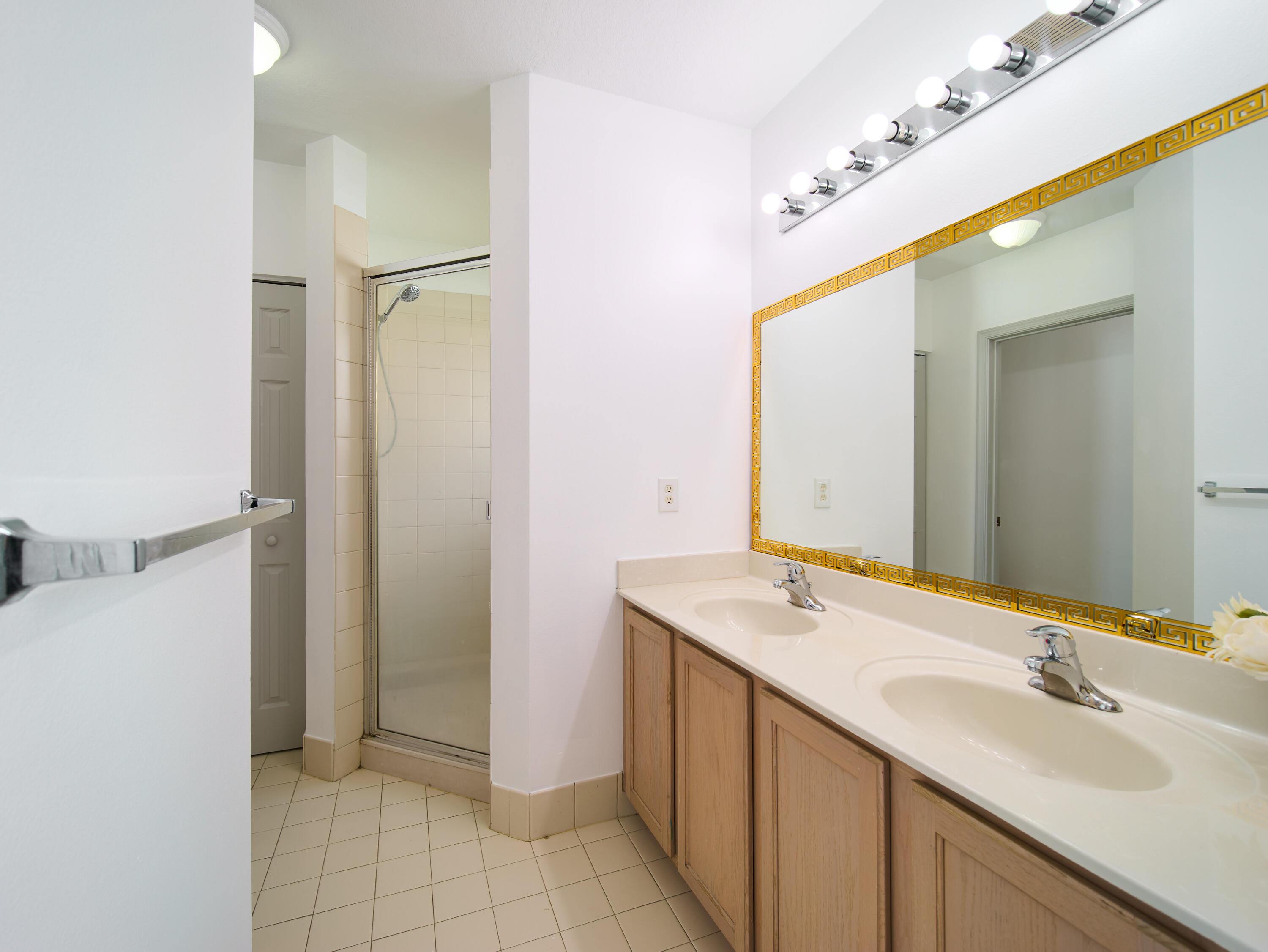 2052 Oakhurst Way Riviera Beach, FL 33404 - Photo 9 of 36 P1172408_HDR