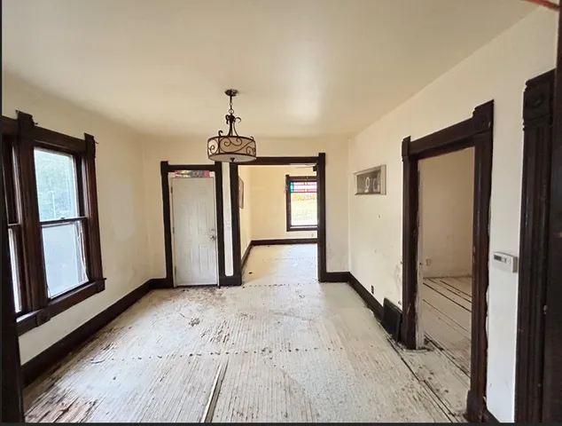 $43,900 | 725 Davis Street, Rockford, IL 61107