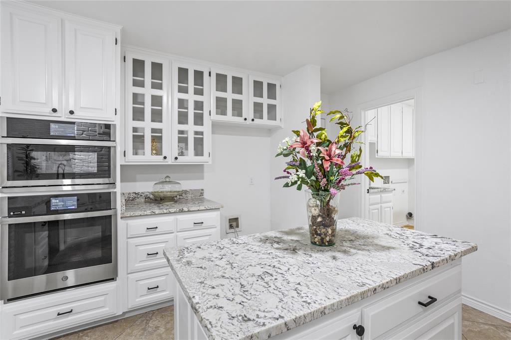 13510 Willow Springs Road Haslet, TX 76052 - Photo 15 of 39 a vase of flowers sitting on a table