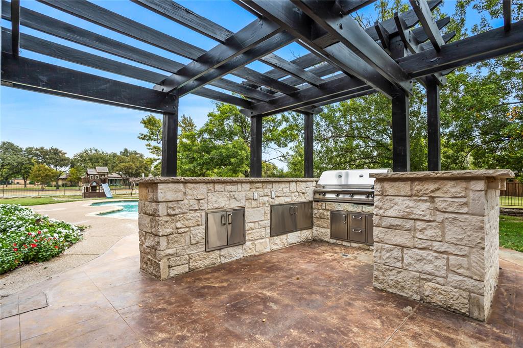 13510 Willow Springs Road Haslet, TX 76052 - Photo 33 of 39 a view of a patio and garden