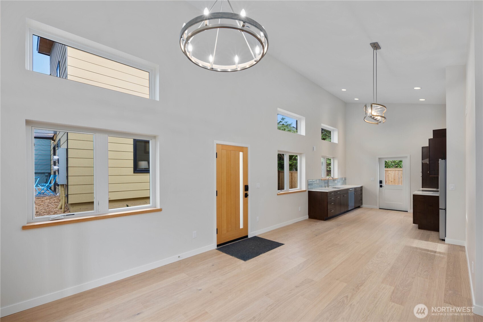 8623 30th Avenue Southwest Seattle, WA 98126 - Photo 3 of 24
