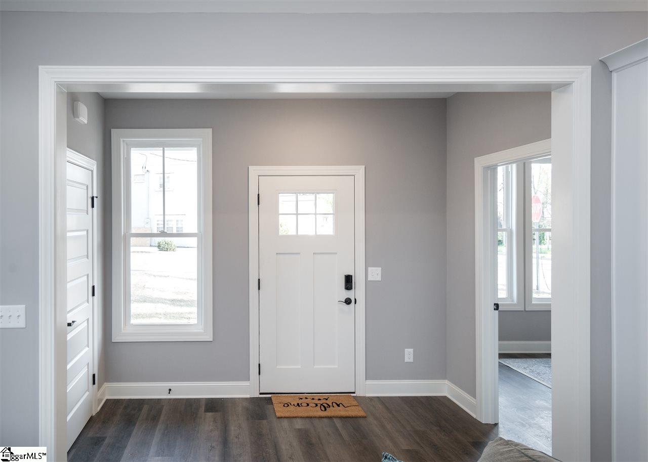 338 Ackley Road Greenville, SC 29607 - Photo 3 of 27