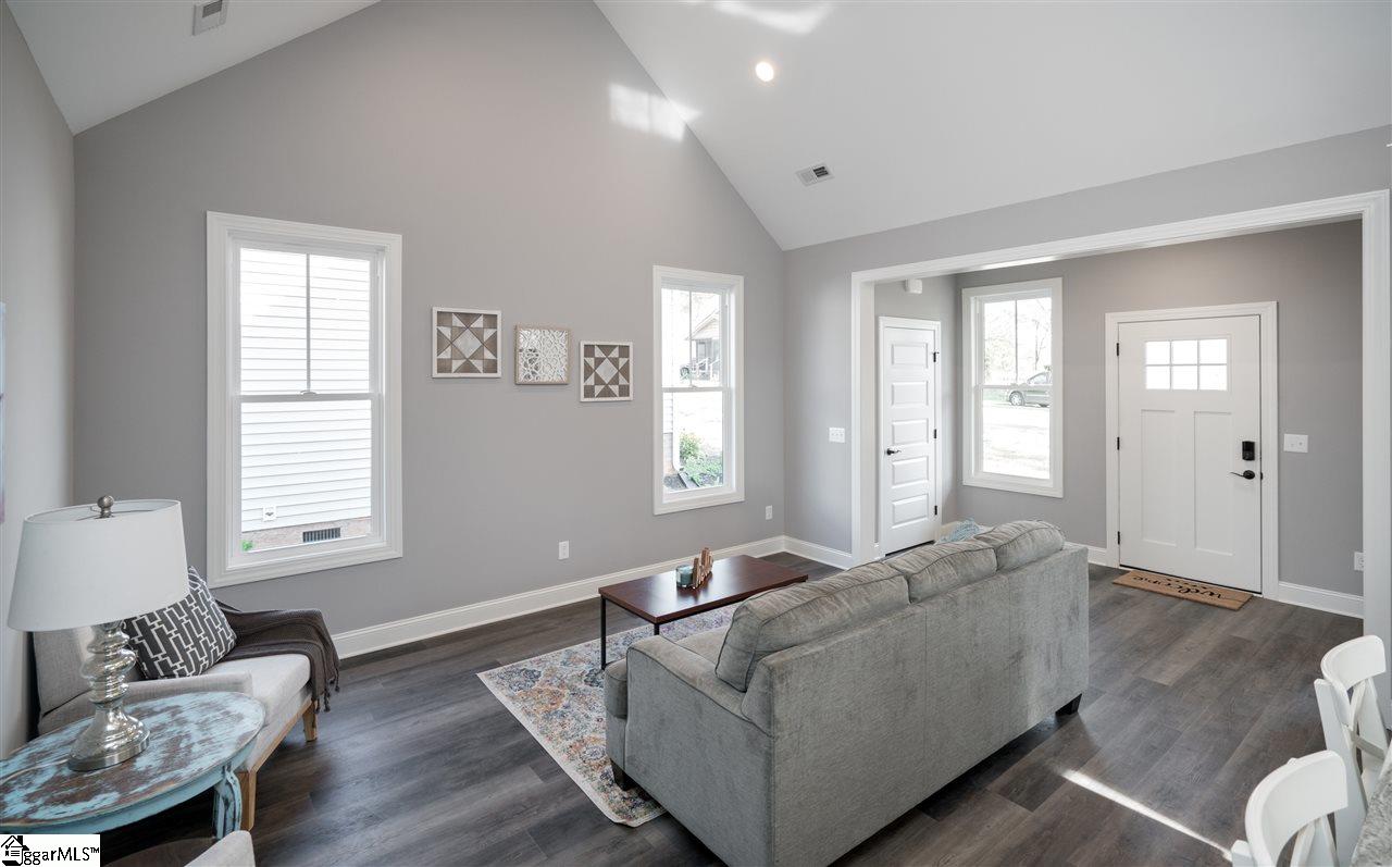 338 Ackley Road Greenville, SC 29607 - Photo 5 of 27