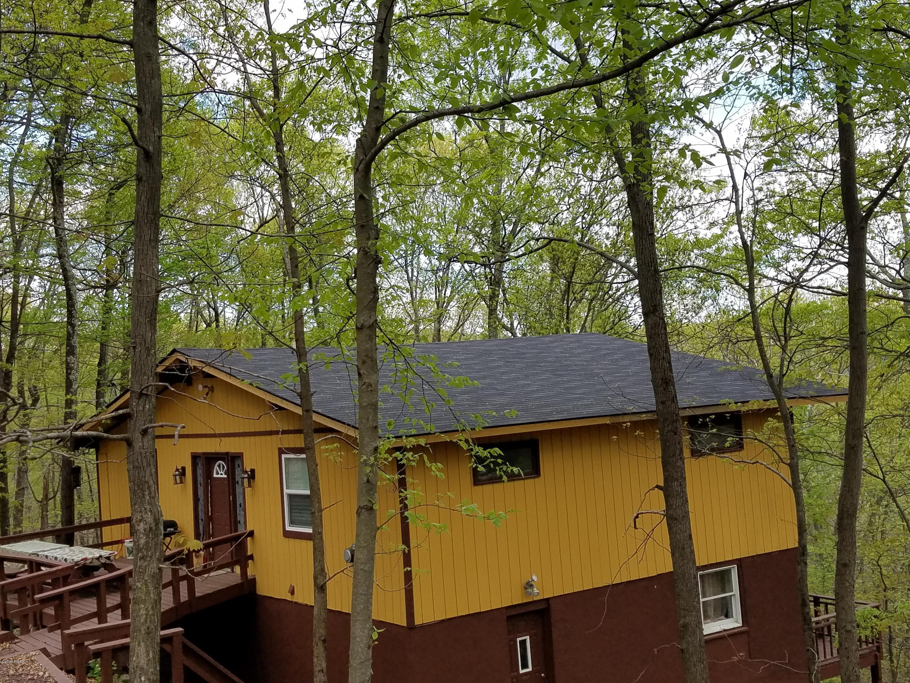 104 Lower Chipmunk Court Bushkill, PA 18324 - Photo 3 of 19