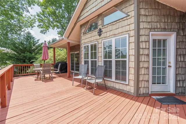a view of backyard with sitting area