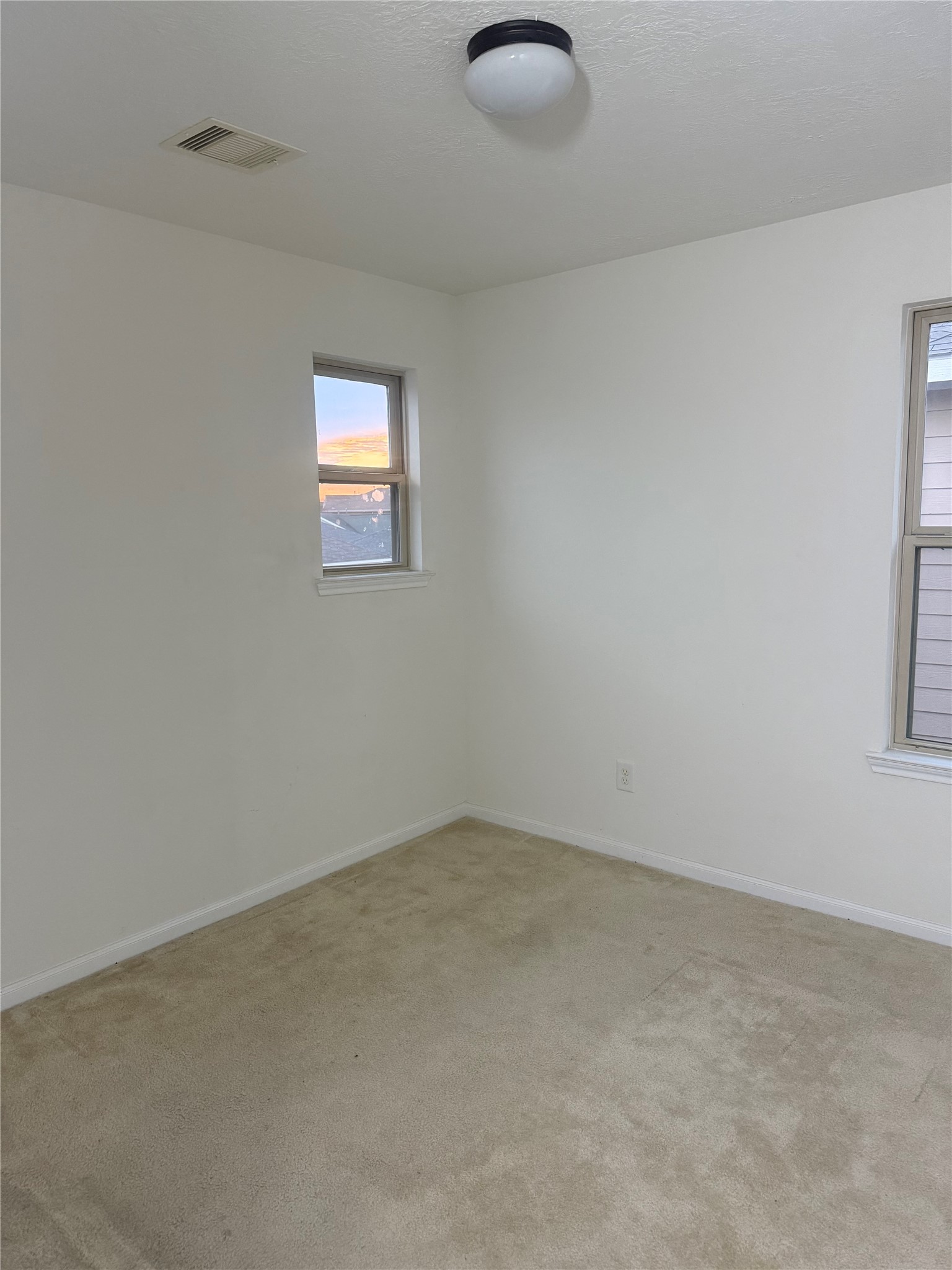 1119 Grassy View Drive Houston, TX 77073 - Photo 14 of 28 an empty room with windows