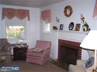 37 Braeburn Road Havertown, PA 19083 - Photo 3 of 12 Living Room