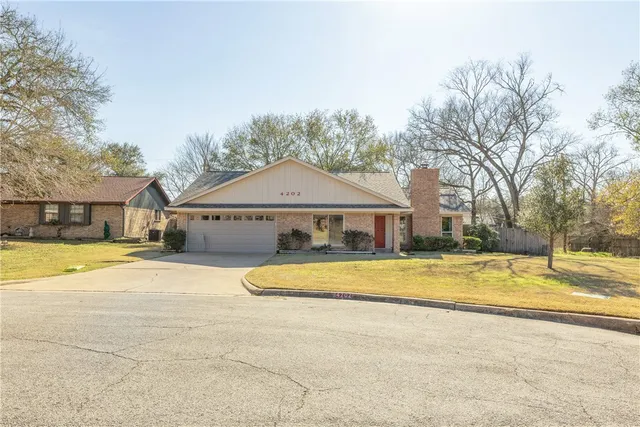 $269,900 | 4202 Autumn Circle, Bryan, TX 77802