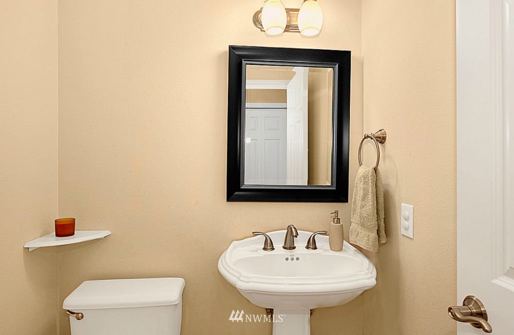 4308 Northeast 6th Place Renton, WA 98059 - Photo 5 of 19
