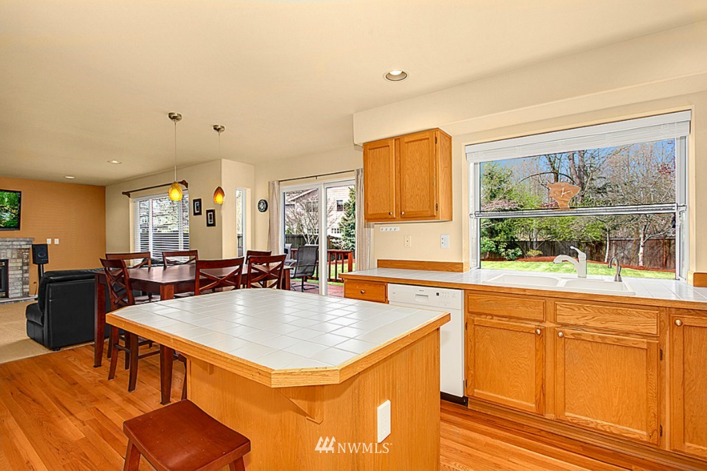 4308 Northeast 6th Place Renton, WA 98059 - Photo 8 of 19