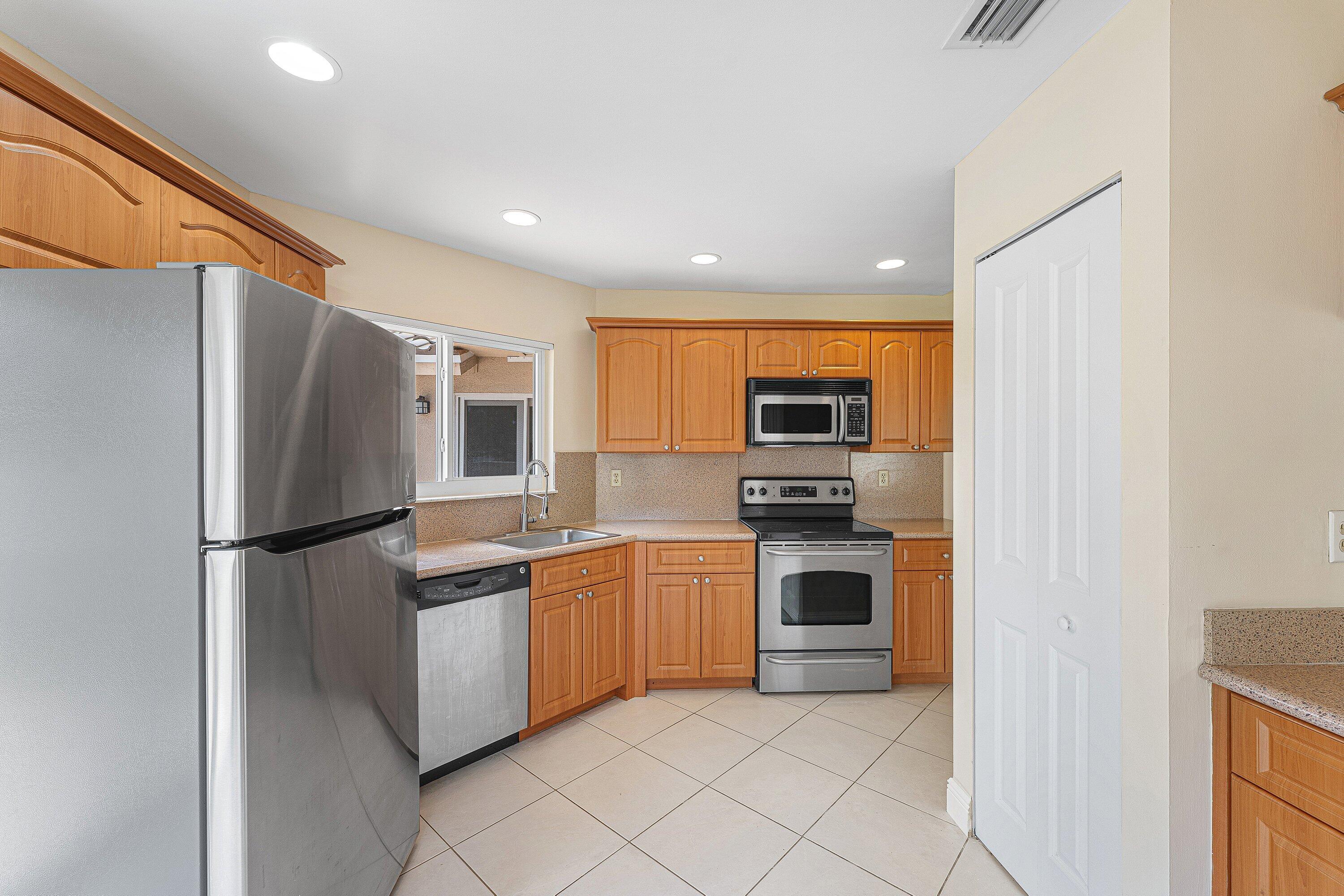 6290 Sweet Maple Lane Boca Raton, FL 33433 - Photo 11 of 28 019-6290SweetMapleLane-BocaRaton-FL-3343