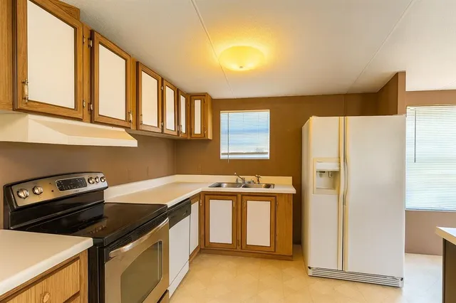 a kitchen that has a stove and a refrigerator
