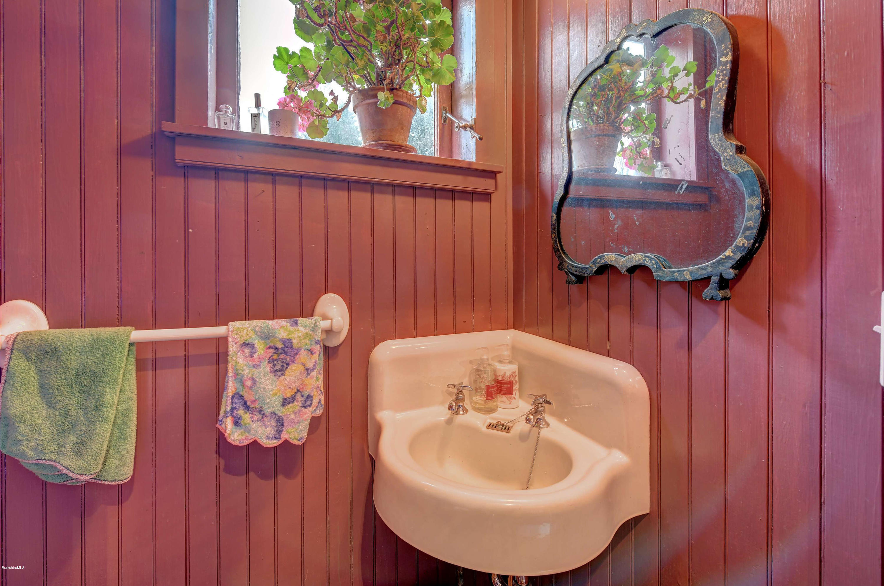 14 Sheffield Road Egremont, MA 01230 - Photo 22 of 51 21-Powder Room