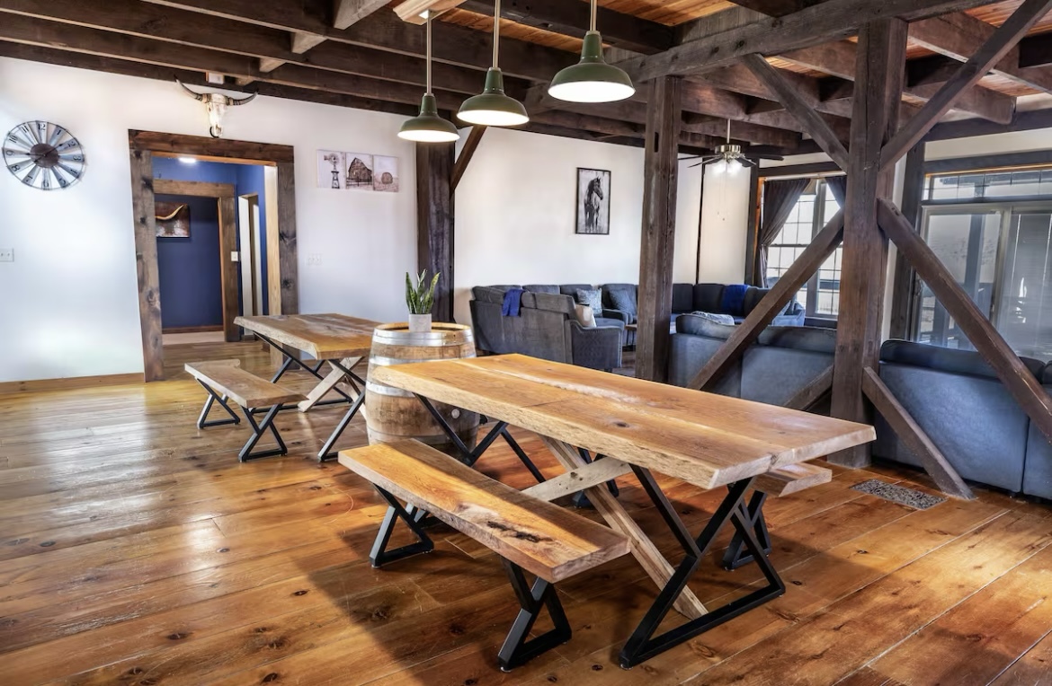 9439 Corneils Road Bristol, IL 60512 - Photo 11 of 44 a bedroom with table and chairs