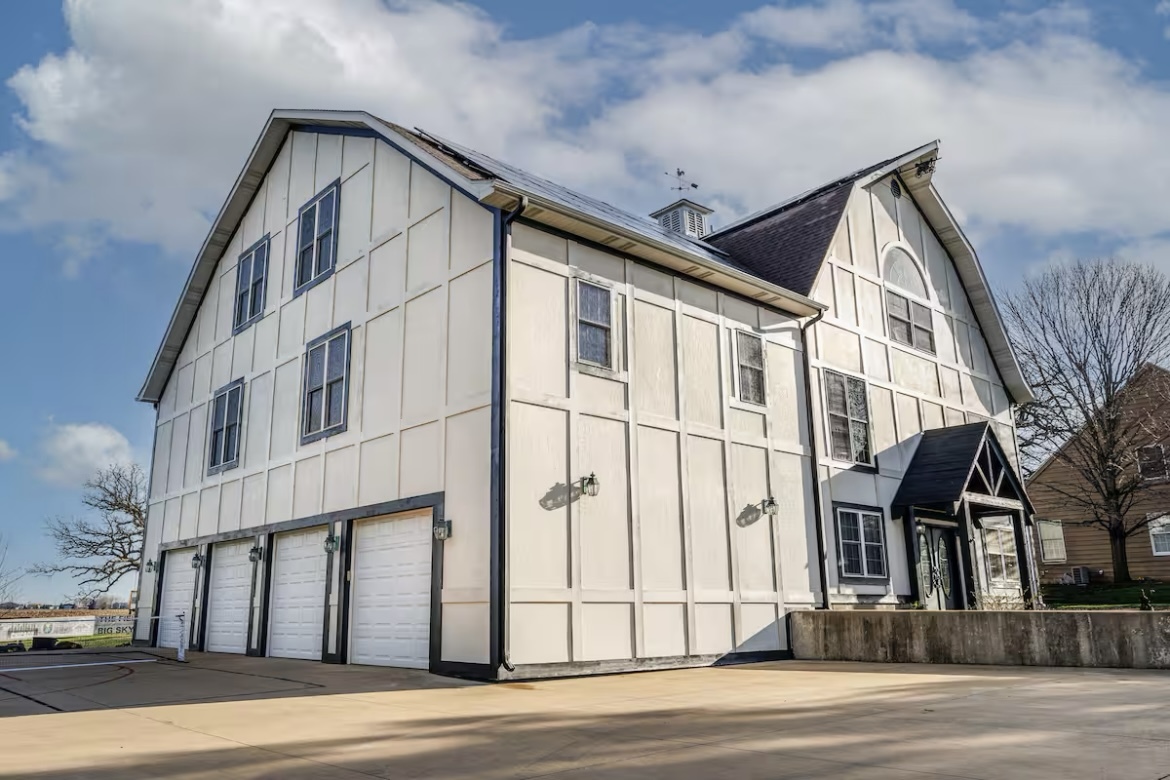 9439 Corneils Road Bristol, IL 60512 - Photo 2 of 44 a view of a building with a street