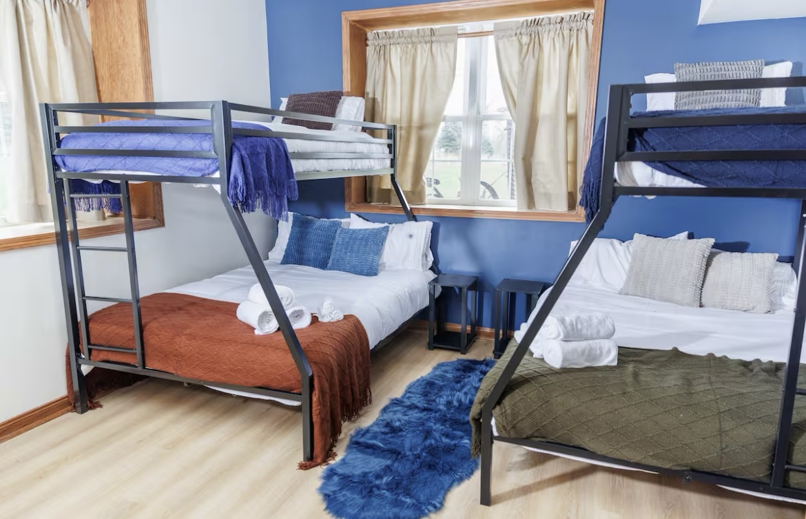 9439 Corneils Road Bristol, IL 60512 - Photo 33 of 44 a living room with furniture and a window