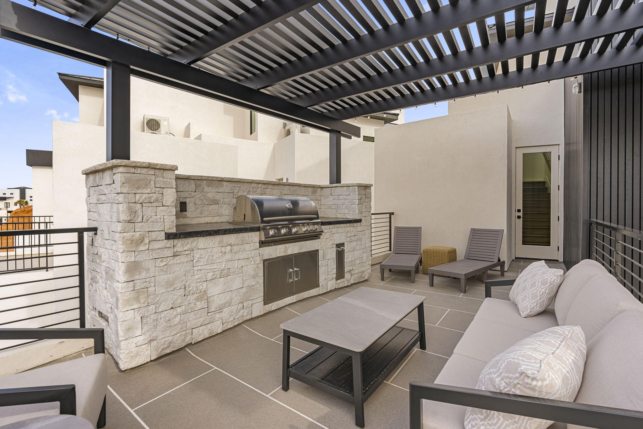 5495 South Copper Pearl Lane St. George, UT 84790 - Photo 15 of 37 Covered outdoor lounge with kitchen