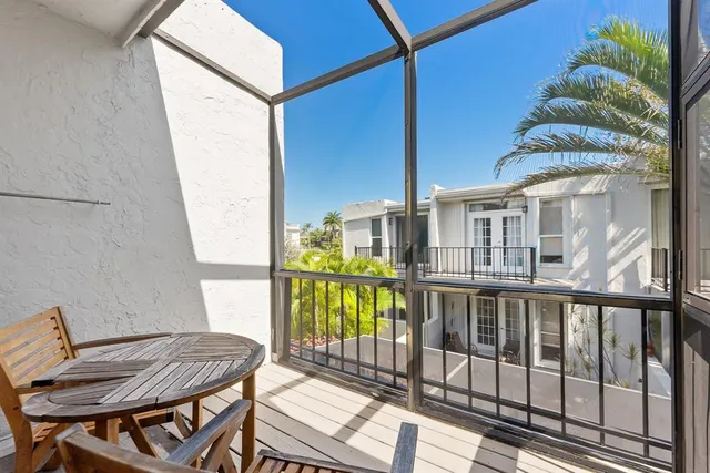 $449,000 | 656 Kensington Place, Unit 12B, Fort Lauderdale, FL 33305