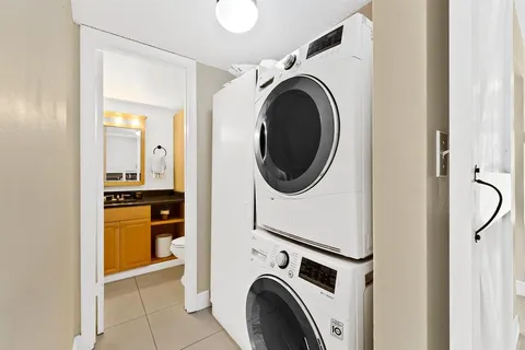 $449,000 | 656 Kensington Place, Unit 12B, Fort Lauderdale, FL 33305