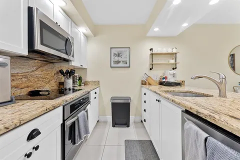 $449,000 | 656 Kensington Place, Unit 12B, Fort Lauderdale, FL 33305