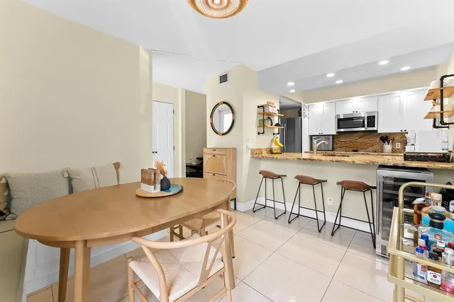 $449,000 | 656 Kensington Place, Unit 12B, Fort Lauderdale, FL 33305