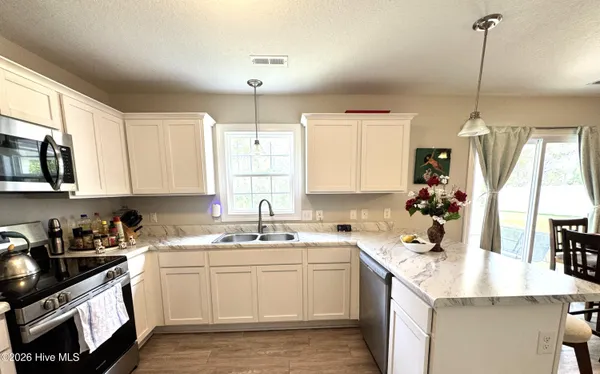 $2,450 | 1109 Carteret Mnr Drive, Jacksonville, NC 28546