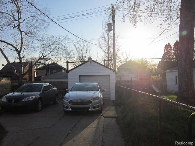 16207 Whitcomb Detroit, MI 48235 - Photo 5 of 20 5.jpg