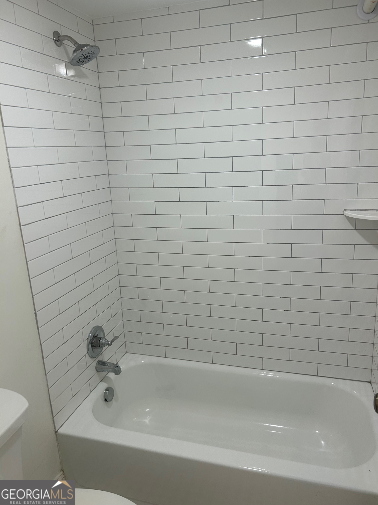 712 Ave A Northeast Rome, GA 30165 - Photo 7 of 8 a bathroom with a bathtub and a toilet