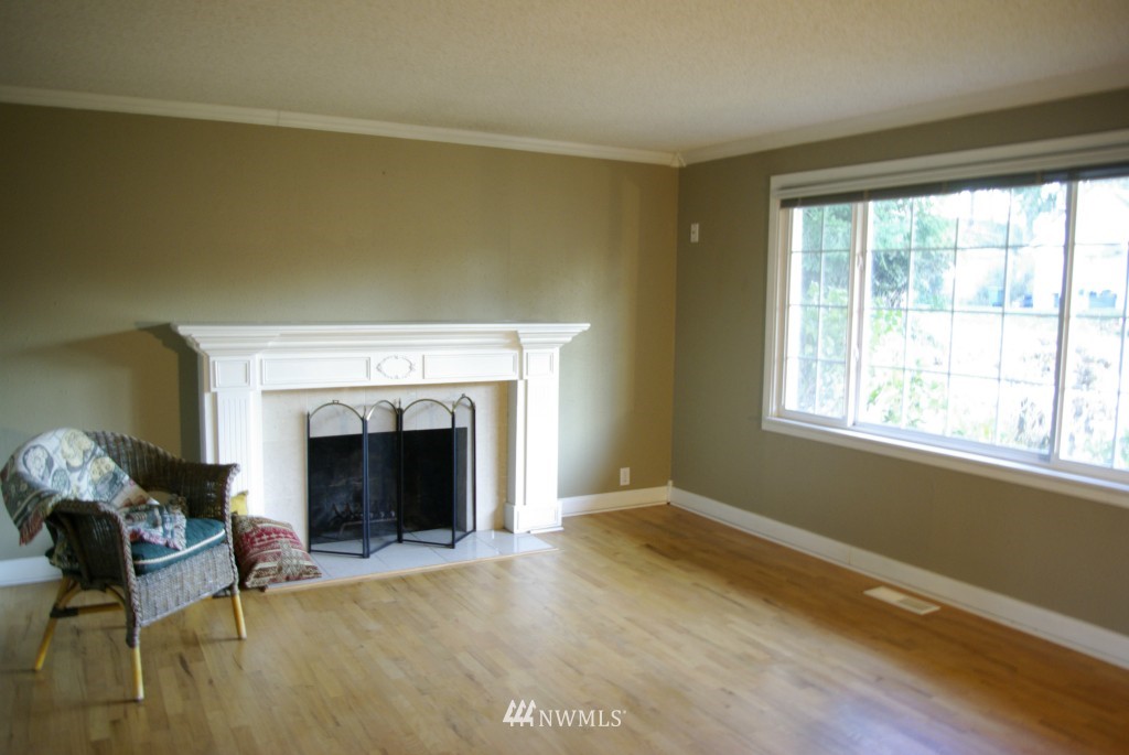 7915 228th Street Southwest Edmonds, WA 98026 - Photo 2 of 14 Gallery Image 2