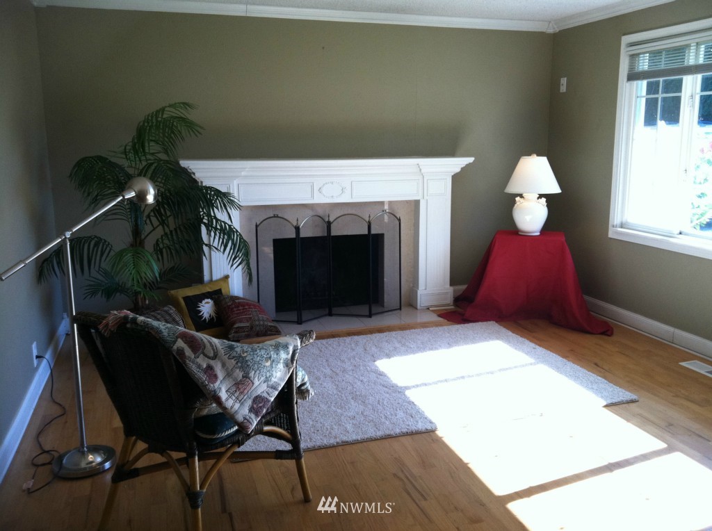 7915 228th Street Southwest Edmonds, WA 98026 - Photo 3 of 14 Gallery Image 3