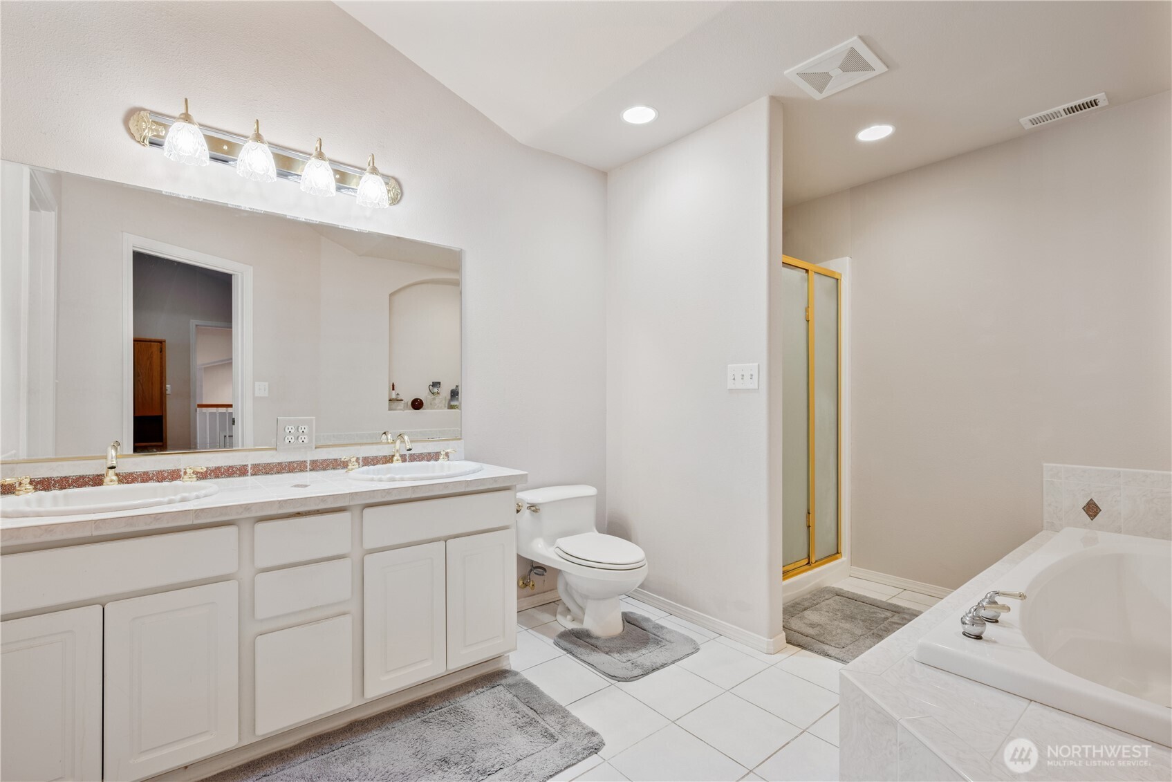 214 St James Court Longview, WA 98632 - Photo 14 of 40 a spacious bathroom with a bathtub sink mirror and toilet