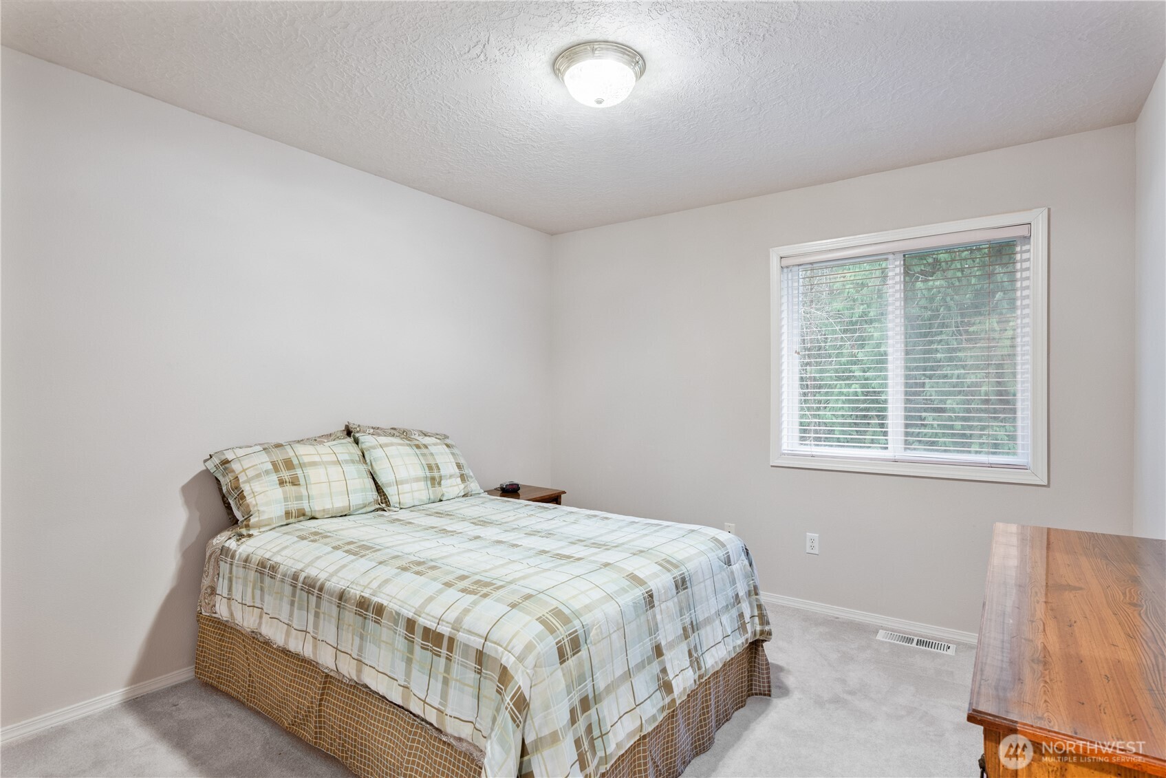 214 St James Court Longview, WA 98632 - Photo 17 of 40 a bedroom with a bed and a window