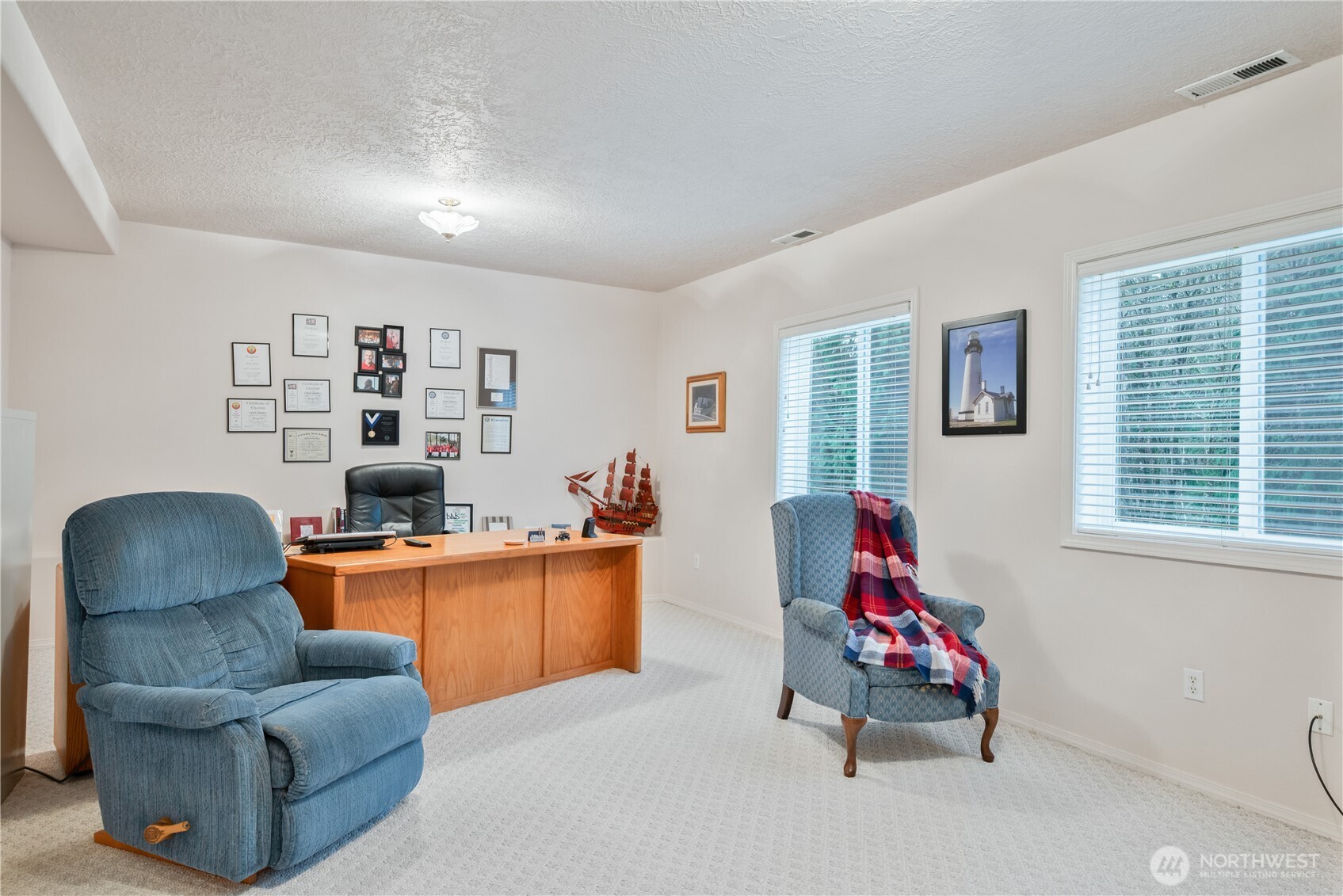 214 St James Court Longview, WA 98632 - Photo 19 of 40 a living room with furniture and a window