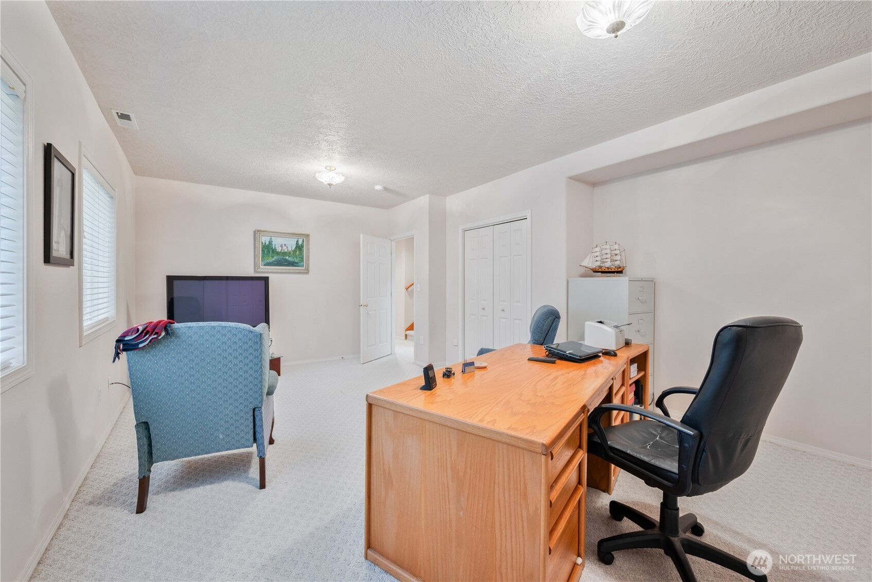 214 St James Court Longview, WA 98632 - Photo 20 of 40 a work room with furniture and windows