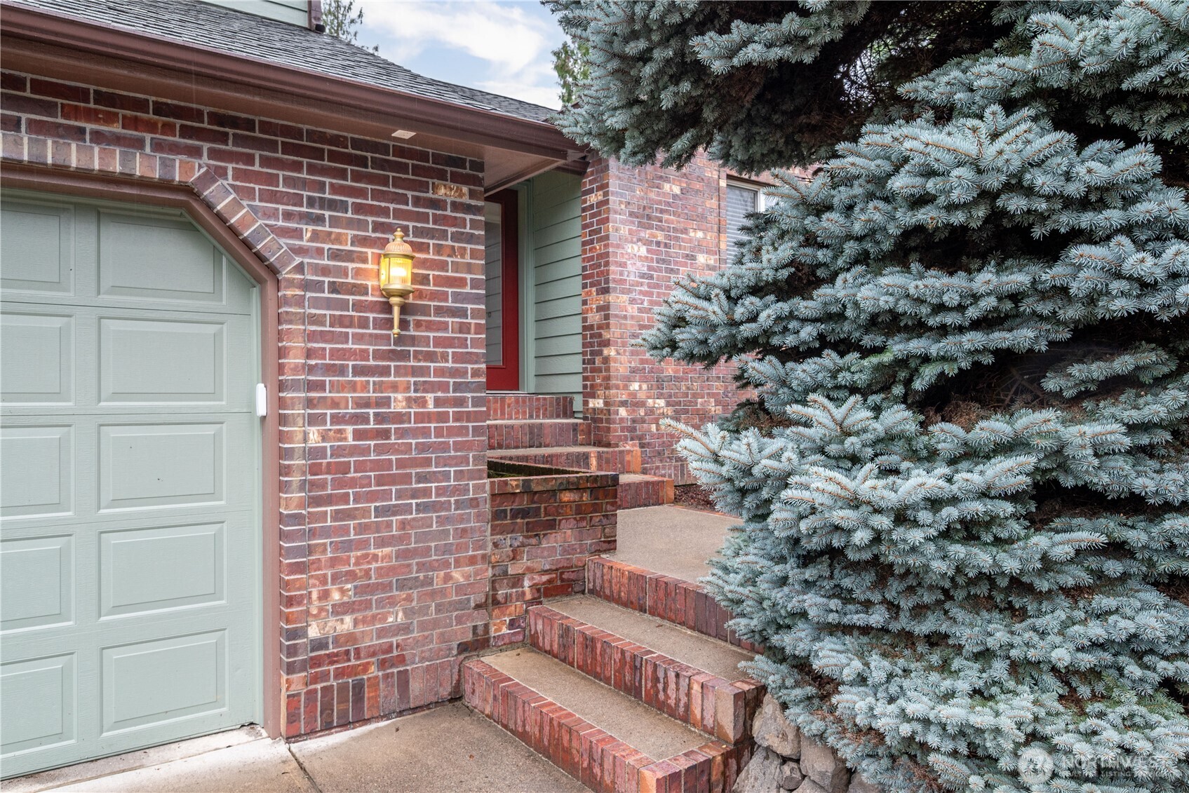 214 St James Court Longview, WA 98632 - Photo 2 of 40 a view of door