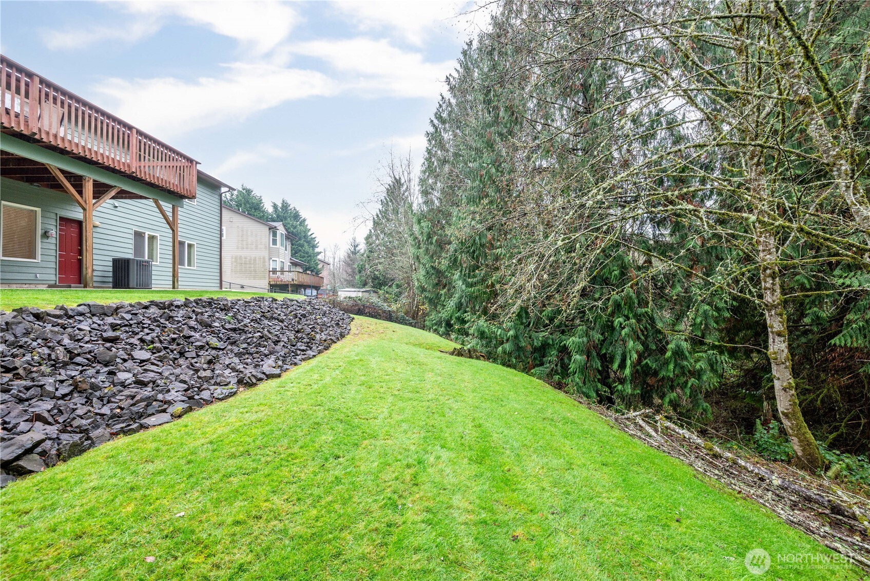 214 St James Court Longview, WA 98632 - Photo 32 of 40 a house view with a garden space