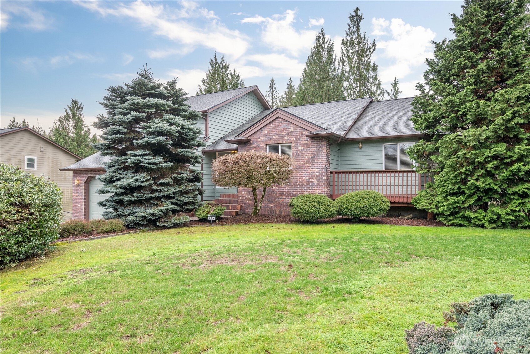 214 St James Court Longview, WA 98632 - Photo 33 of 40 front view of a house with a yard