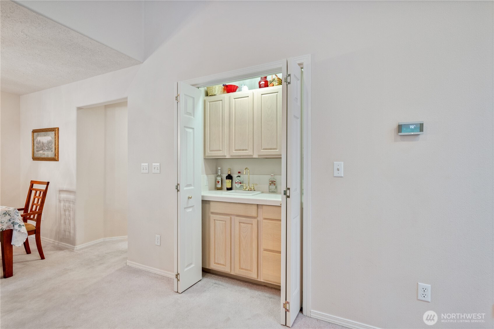 214 St James Court Longview, WA 98632 - Photo 6 of 40 a utility room with dryer and washer